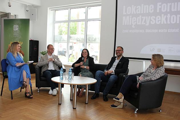 Zyski ze współpracy. Dlaczego samorząd, biznes i NGO powinni działać razem?