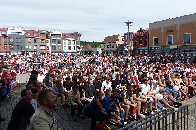 Lębork kibicuje biało-czerwonym. STREFA KIBICA hitem!