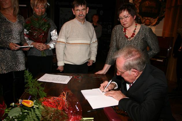 Nowa książka Clausa-Dietricha Schmidta - u progu Święta Telewizji 2010