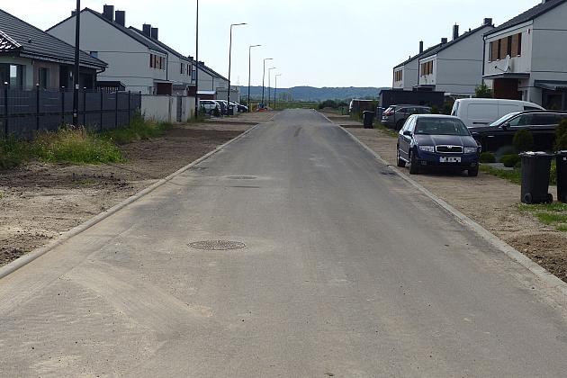 Asfalt na ulicach Powstańców Warszawy i Strzelców Podhalańskich