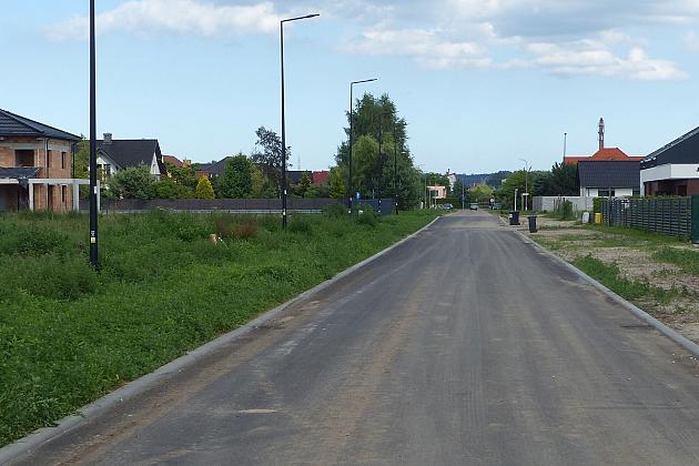 Asfalt na ulicach Powstańców Warszawy i Strzelców Podhalańskich