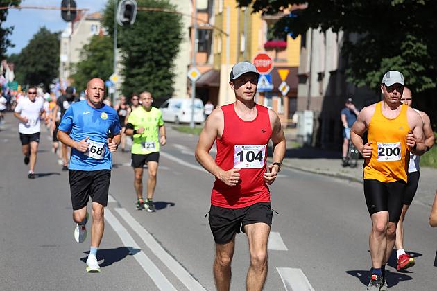 Rywalizowali na lęborskim bruku. 22. Bieg Uliczny św. Jakuba Ap. ukończyło 451 zawodników.