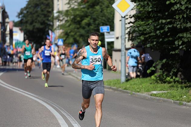 Rywalizowali na lęborskim bruku. 22. Bieg Uliczny św. Jakuba Ap. ukończyło 451 zawodników.