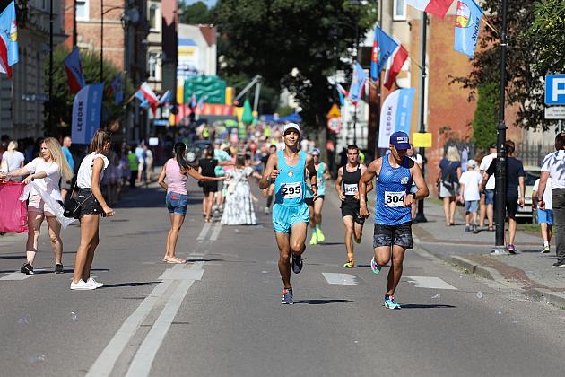 Rywalizowali na lęborskim bruku. 22. Bieg Uliczny św. Jakuba Ap. ukończyło 451 zawodników.