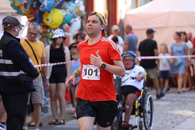 Rywalizowali na lęborskim bruku. 22. Bieg Uliczny św. Jakuba Ap. ukończyło 451 zawodników.