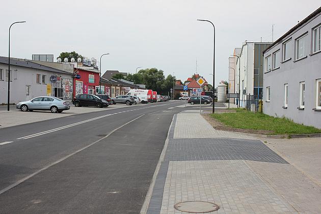 Nowa ulica, parkingi i droga rowerowa na ulicy Zwarowskiej