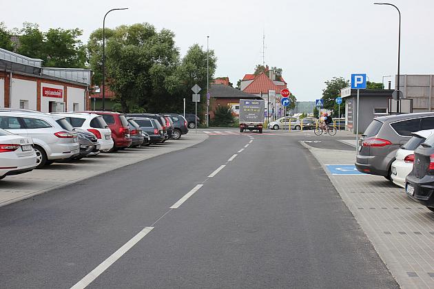 Nowa ulica, parkingi i droga rowerowa na ulicy Zwarowskiej