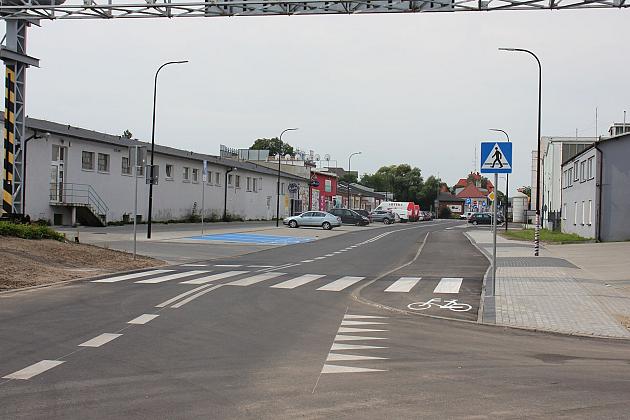 Nowa ulica, parkingi i droga rowerowa na ulicy Zwarowskiej