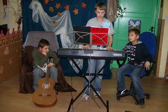 Noc w szkolnej bibliotece