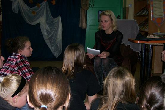 Noc w szkolnej bibliotece