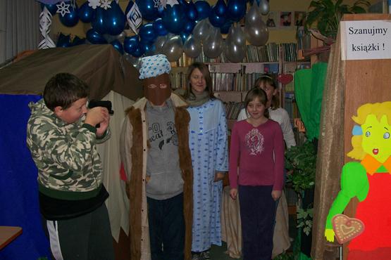 Noc w szkolnej bibliotece