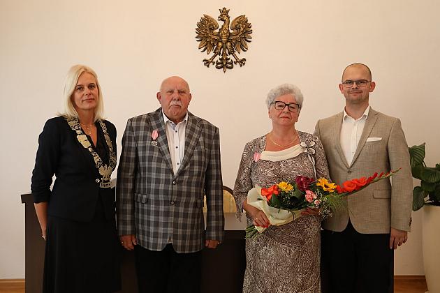 Złote gody w ratuszu. Medale dla 6 par