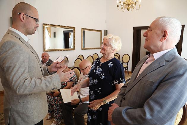 Złote gody w ratuszu. Medale dla 6 par