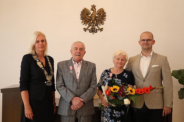 Złote gody w ratuszu. Medale dla 6 par