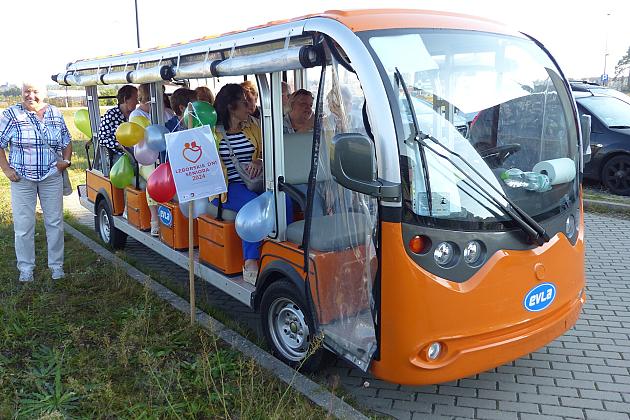 Wycieczki turystyczne meleksami po Lęborku hitem II Lęborskich Dni Seniora