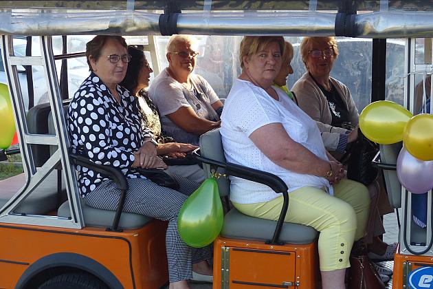 Wycieczki turystyczne meleksami po Lęborku hitem II Lęborskich Dni Seniora