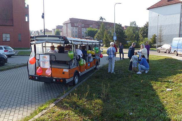 Wycieczki turystyczne meleksami po Lęborku hitem II Lęborskich Dni Seniora