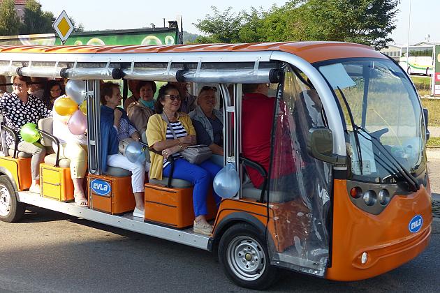 Wycieczki turystyczne meleksami po Lęborku hitem II Lęborskich Dni Seniora