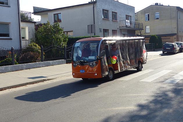 Wycieczki turystyczne meleksami po Lęborku hitem II Lęborskich Dni Seniora