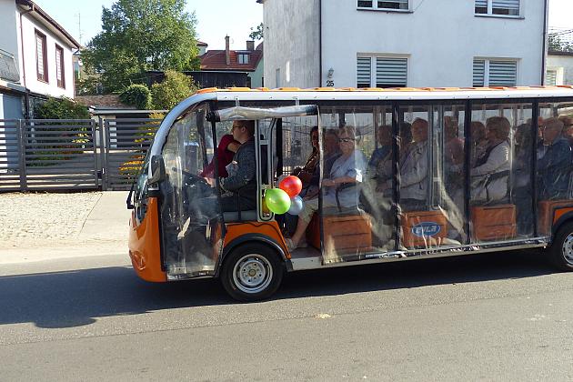 Wycieczki turystyczne meleksami po Lęborku hitem II Lęborskich Dni Seniora