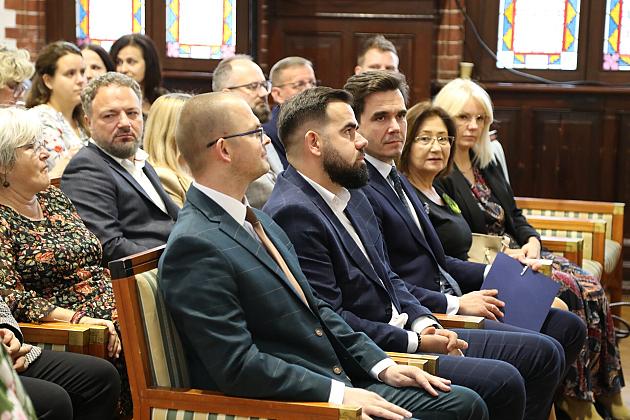 Dyrektorzy i nauczyciele nagrodzeni z okazji Dnia Edukacji Narodowej