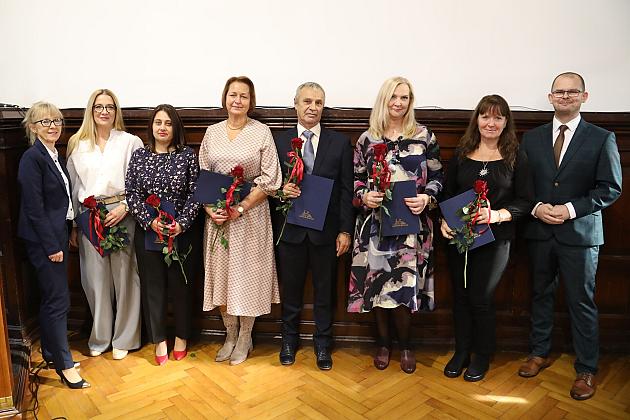 Dyrektorzy i nauczyciele nagrodzeni z okazji Dnia Edukacji Narodowej