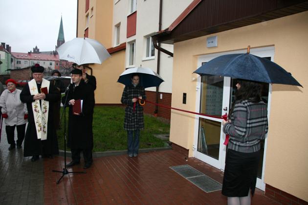 W budynku komunalnym przy ul. Kellera przecięto wstęgę