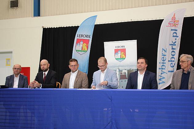 Umowy podpisane. 11 mln zł na rozbudowę, modernizację bazy oświatowej Lęborka