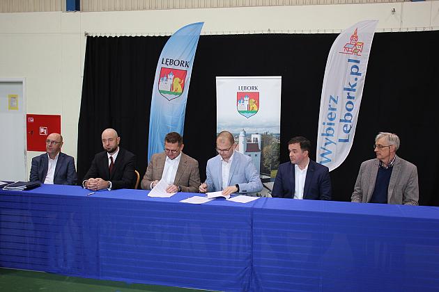 Umowy podpisane. 11 mln zł na rozbudowę, modernizację bazy oświatowej Lęborka