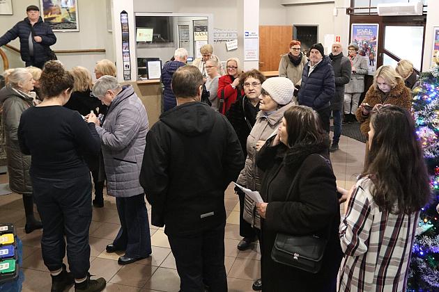 Seniorzy wypełnili „Fregatę” na seansie filmowym