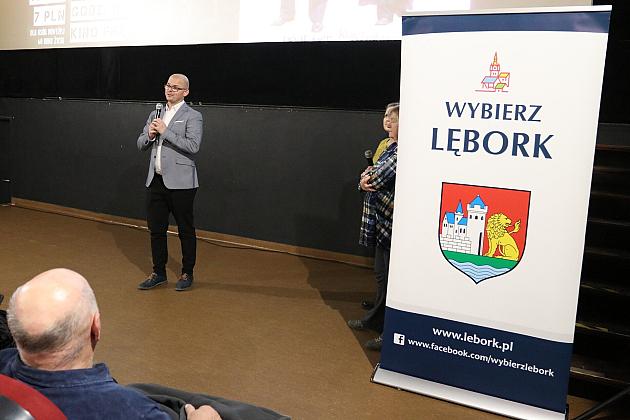 Seniorzy wypełnili „Fregatę” na seansie filmowym