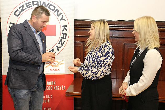 Dawcy krwi odznaczeni na gali PCK w ratuszu