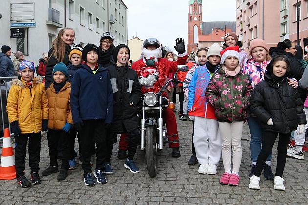 Sztafety SP7 Lębork i SP Nowa Wieś Lęborska najlepsze w Biegach Mikołajkowych