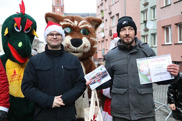 Sztafety SP7 Lębork i SP Nowa Wieś Lęborska najlepsze w Biegach Mikołajkowych