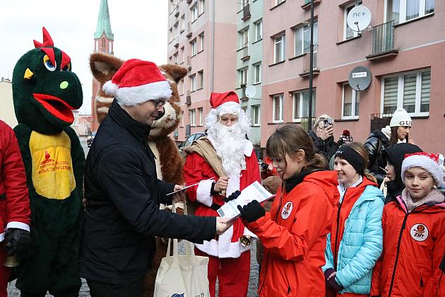 Sztafety SP7 Lębork i SP Nowa Wieś Lęborska najlepsze w Biegach Mikołajkowych