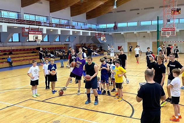 Mikołaj też gra w kosza! Mikołajkowy Turniej Koszykówki 3x3