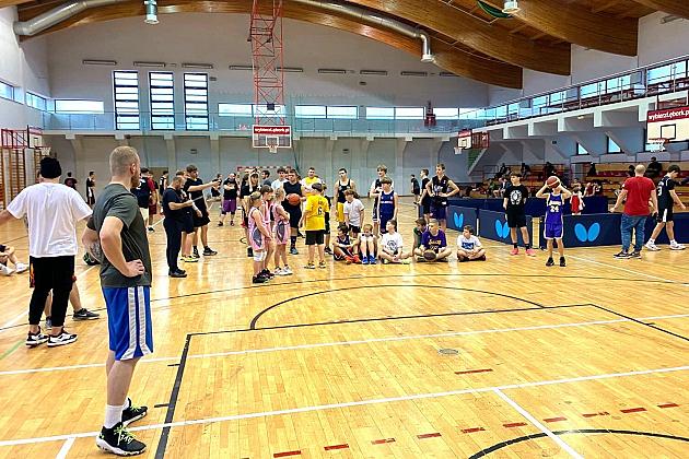 Mikołaj też gra w kosza! Mikołajkowy Turniej Koszykówki 3x3