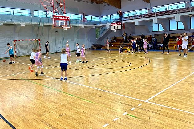 Mikołaj też gra w kosza! Mikołajkowy Turniej Koszykówki 3x3