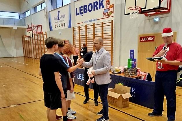 Mikołaj też gra w kosza! Mikołajkowy Turniej Koszykówki 3x3