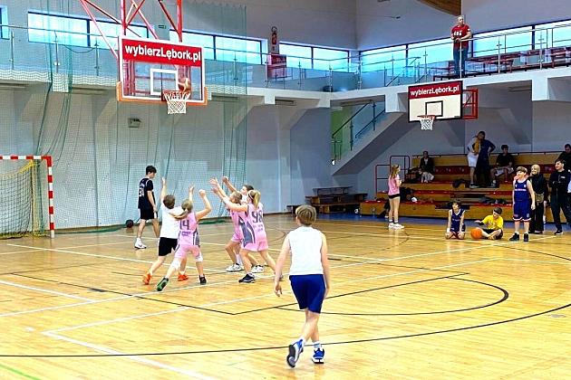 Mikołaj też gra w kosza! Mikołajkowy Turniej Koszykówki 3x3