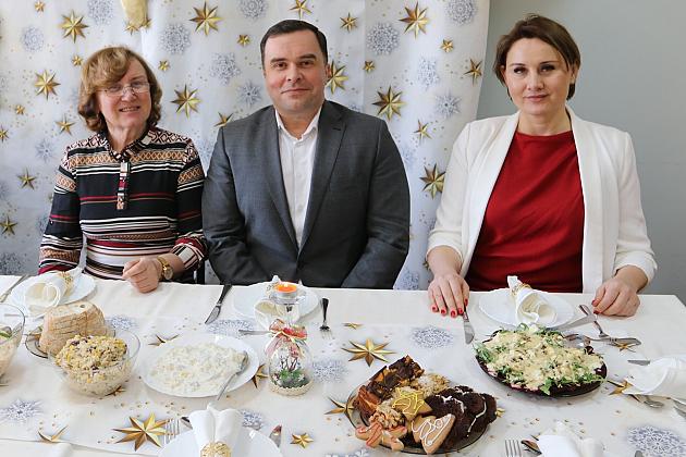 Burmistrz na spotkaniu wigilijno – noworocznym w Warsztacie Terapii Zajęciowej