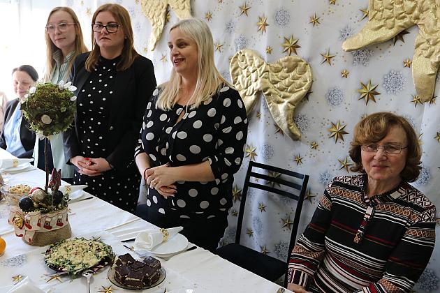 Burmistrz na spotkaniu wigilijno – noworocznym w Warsztacie Terapii Zajęciowej