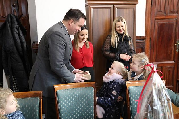 Mali kolędnicy odwiedzili Burmistrza
