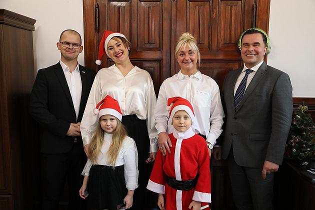 Mali kolędnicy odwiedzili Burmistrza
