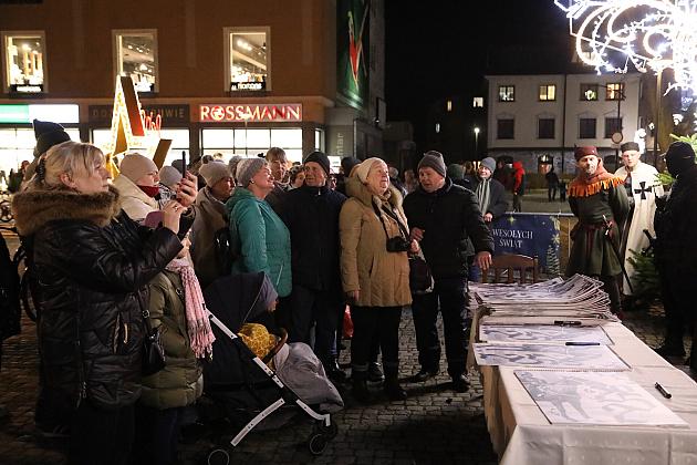 Tłumy na promocji miejskiego kalendarza na 2025 rok