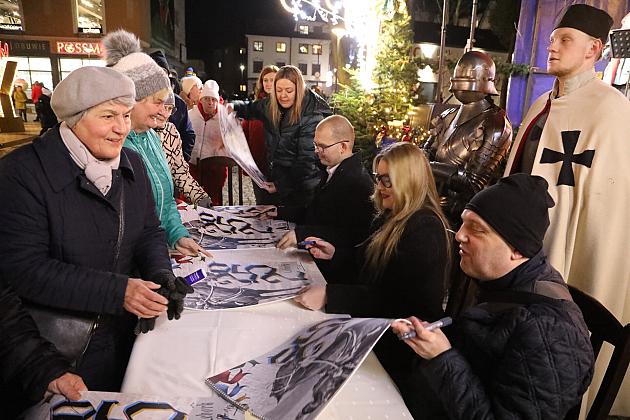 Tłumy na promocji miejskiego kalendarza na 2025 rok