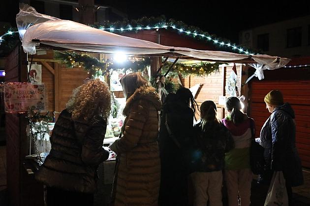 Udany Jarmark Bożanorodzeniowy na Placu Pokoju
