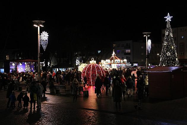 Udany Jarmark Bożanorodzeniowy na Placu Pokoju