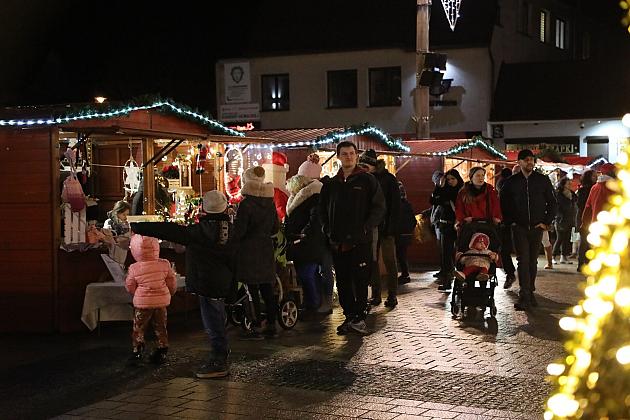 Udany Jarmark Bożanorodzeniowy na Placu Pokoju