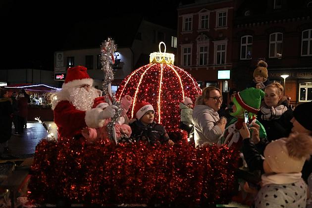Udany Jarmark Bożanorodzeniowy na Placu Pokoju